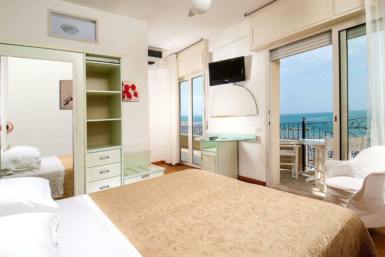 Hotel La Rosa カットーリカ エクステリア 写真