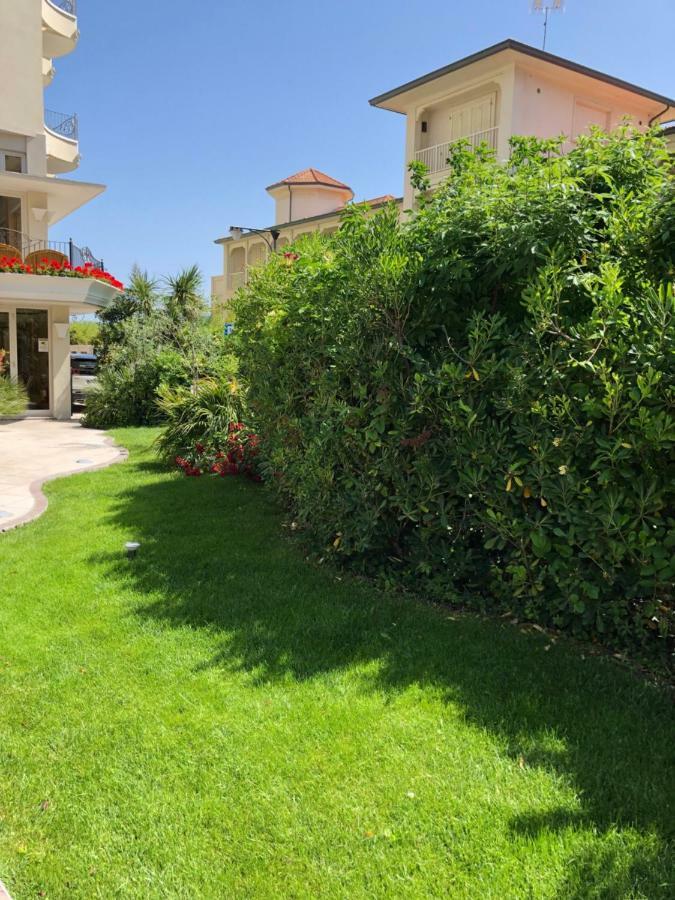 Hotel La Rosa カットーリカ エクステリア 写真